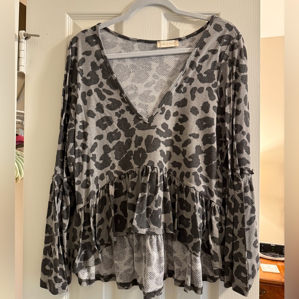 Fabrik Gray Leopard Print V-Neck Top